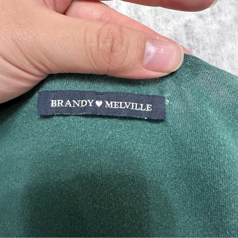 Brandy Melville Gina Long Sleeve - Picture 3 of 3